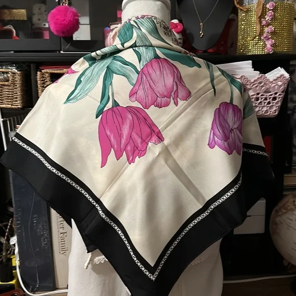 {EUC} CHRISTIAN DIOR floral scarf